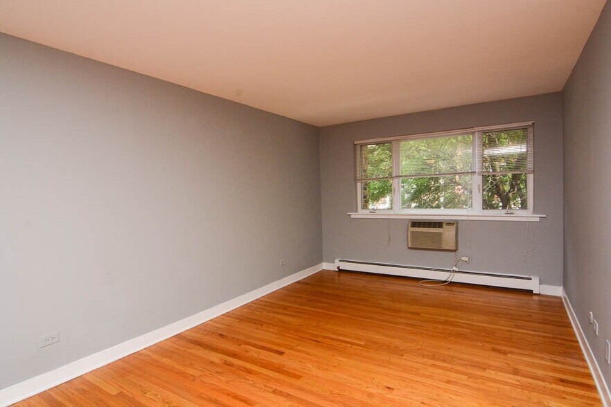 Building Photo - 675 W Wrightwood Ave