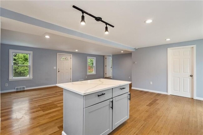 Building Photo - North Hills Area Bungalow