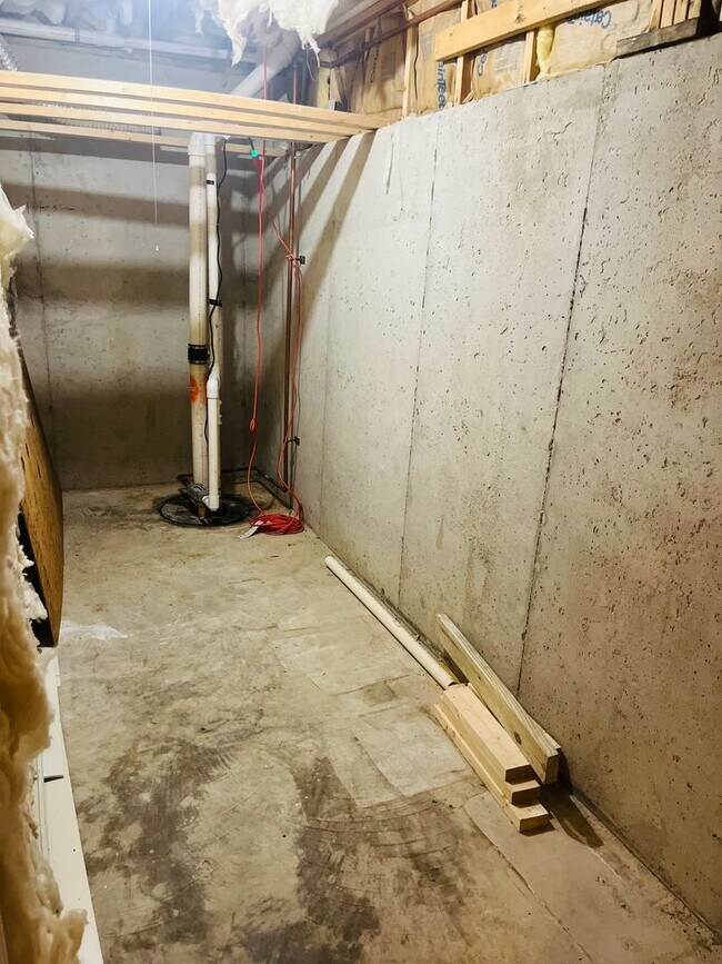 Building Photo - Spacious 3-Bedroom Home in Sought-After Be...