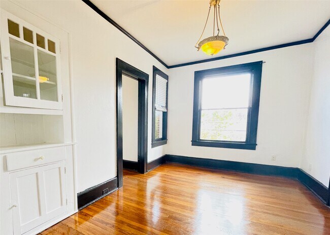 Building Photo - 614 Peden St