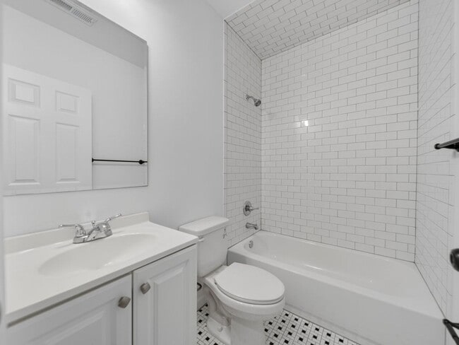 Building Photo - Newly Built 4BR/3BA Two-Level Townhome with Parking - Minutes to Navy Yard & Capitol Hill