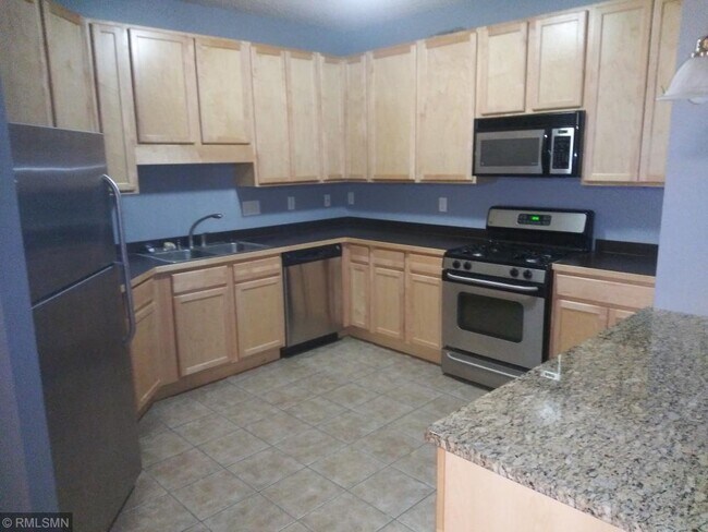 Building Photo - 619 SE 8th St