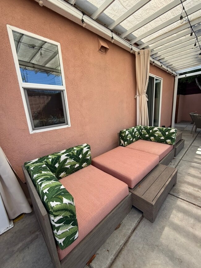 Building Photo - 8507 Croydon Ave