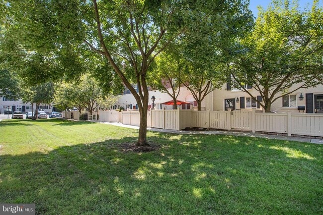 Building Photo - 1311 N Van Dorn St