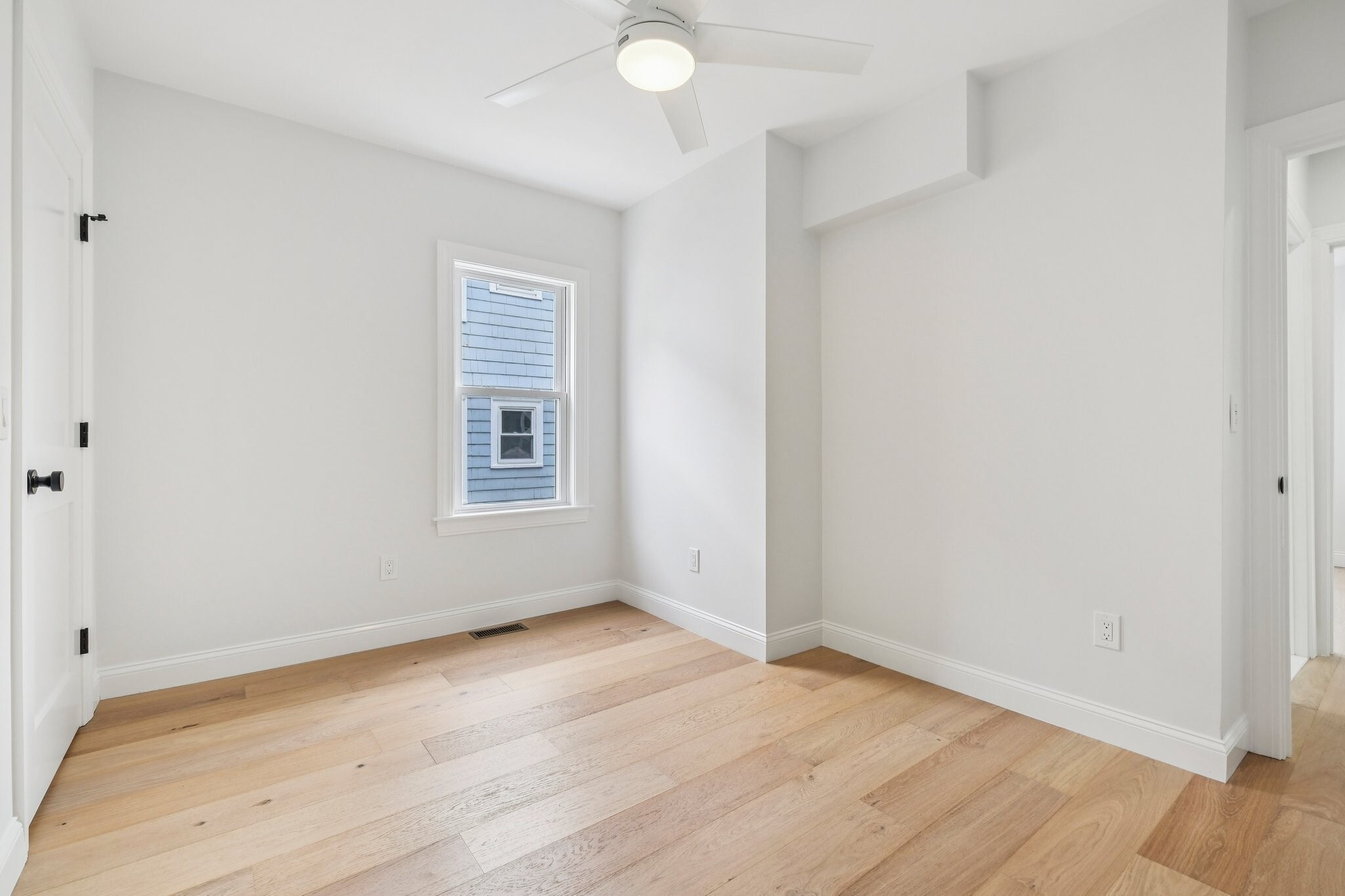 Building Photo - 34 Larch St