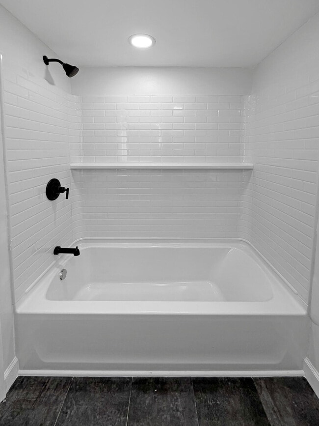 Building Photo - 3746 Brewster St