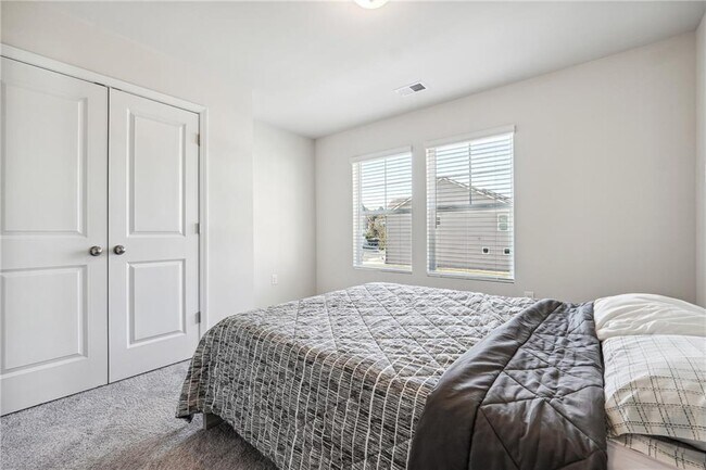 Building Photo - 4655 Fullerton Dr