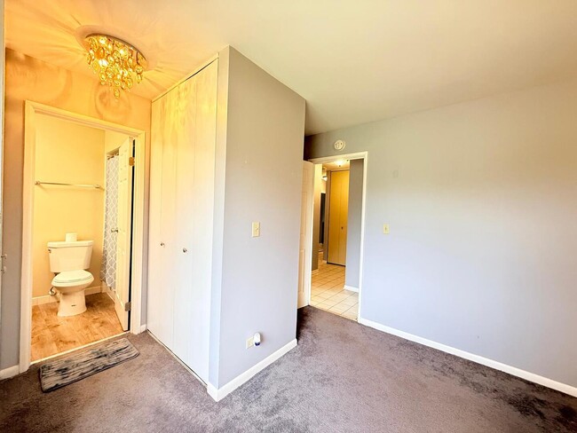 Building Photo - 3108 Roberts Dr
