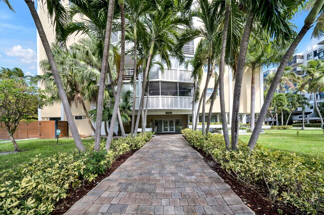 Building Photo - 555 Crandon Blvd