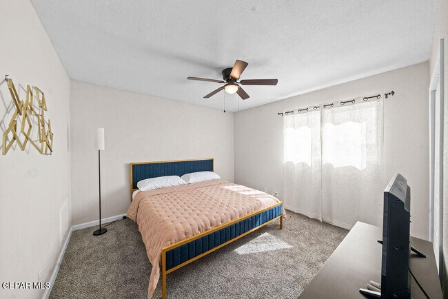 Building Photo - 7441 Alameda Ave