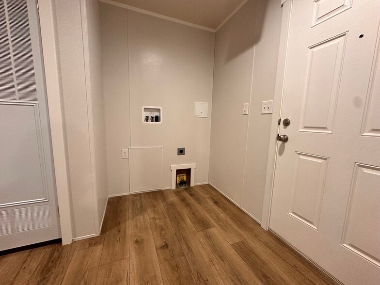 Building Photo - 18 Jubilee St