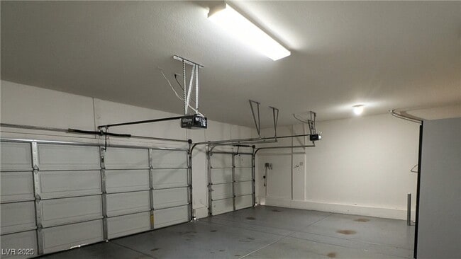 Building Photo - 10668 Berkshire Woods Ave