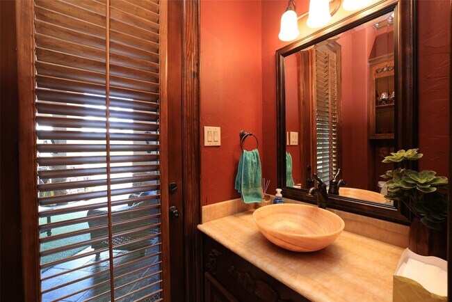 Building Photo - 22 Post Shadow Estate Dr