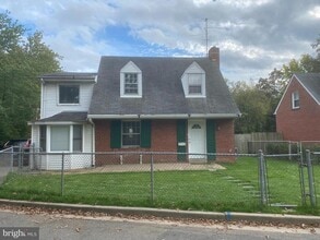 Building Photo - 2400 Arlington Blvd