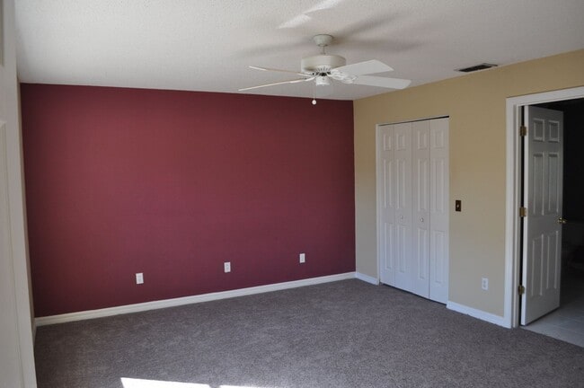 Building Photo - Pine Lakes 3bdrm home on a cul-de-sac!