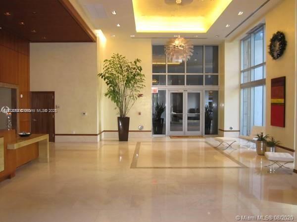 Building Photo - 1060 Brickell Ave
