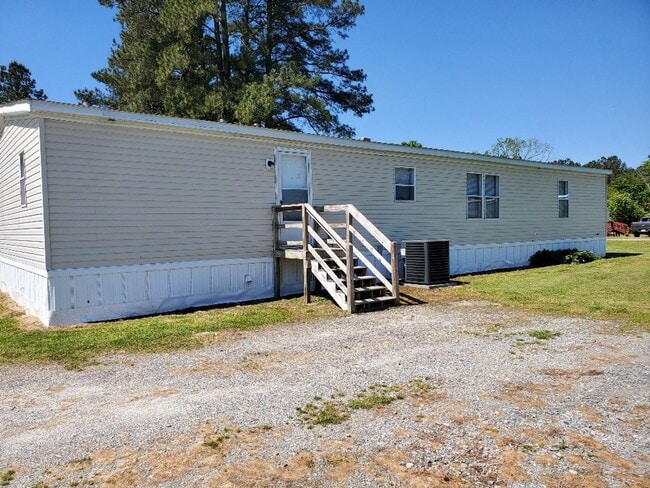 Building Photo - Charm & Commuter Convenience – 3BR/2BA Outside City Limits