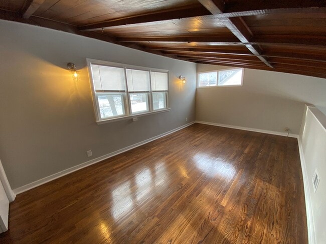 Building Photo - Remodeled 3 bed 2 bath