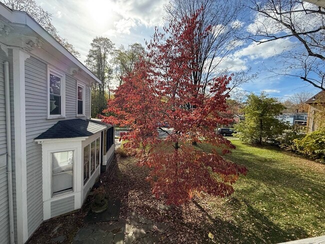 Building Photo - 1752 Farmington Ave