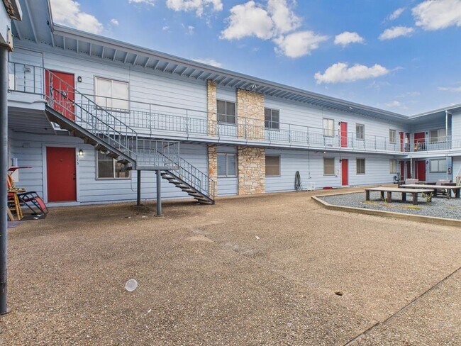 Building Photo - 2408 Longview St