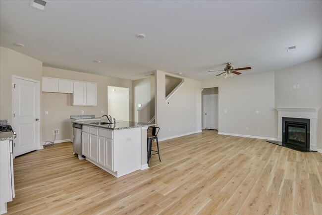 Building Photo - 6099 Whitewater Dr