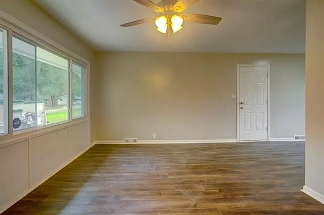 Building Photo - Coming Soon: Charming 3-Bedroom Retreat with Spacious Backyard!