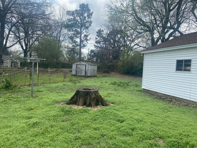 Building Photo - 4623 Violet Ave