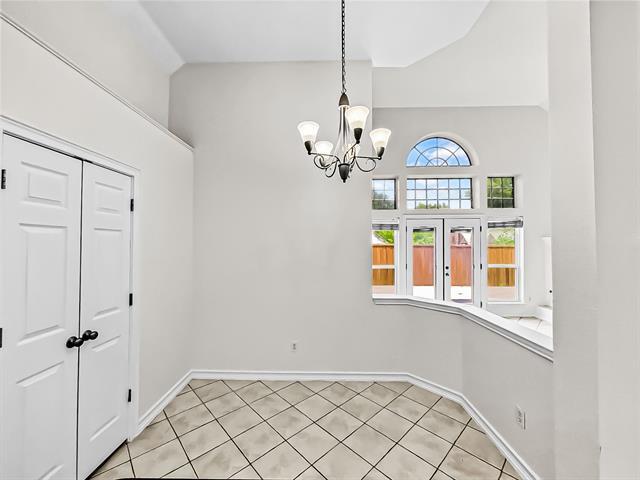 Building Photo - 605 Pheasant Knoll