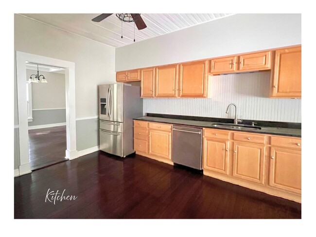 Building Photo - 208 Bartlett St