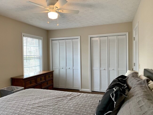 Building Photo - Shelton Park Townhome