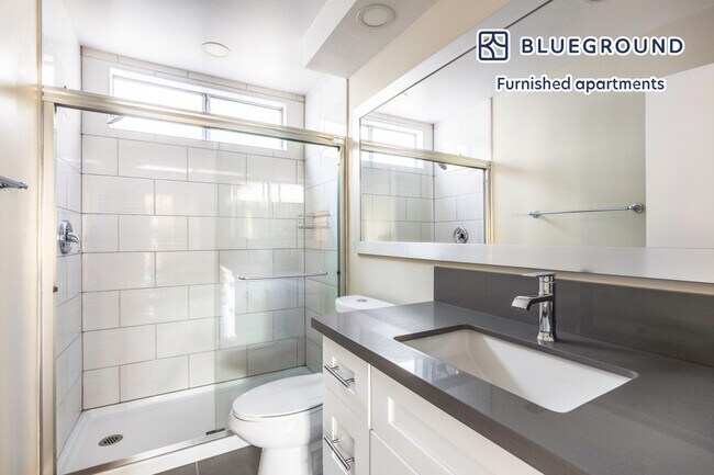 Building Photo - 960 N Alfred St