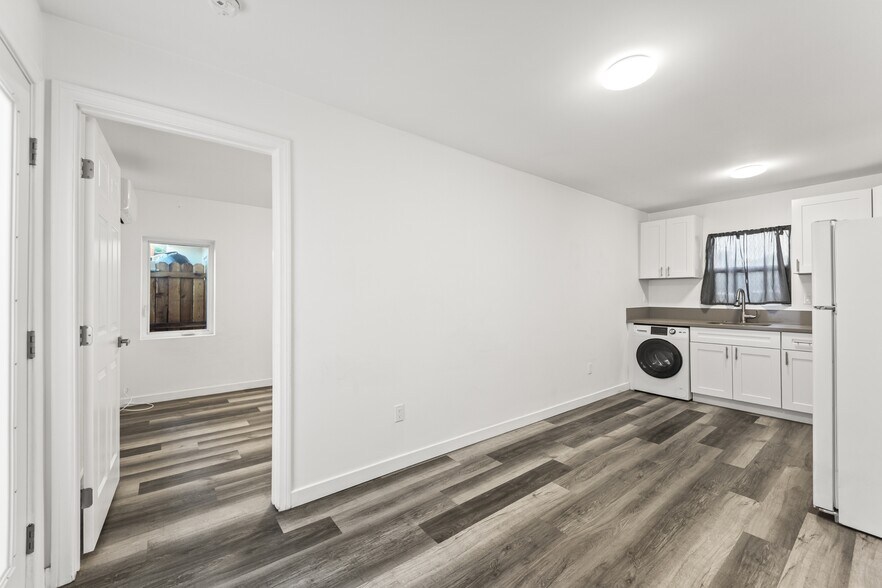 Building Photo - 7561 De Soto Ave