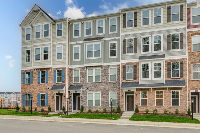 Building Photo - Price Drop on 3 Bedroom Luxury Condo in Glen Allen!!! ***Available Beginning of March***