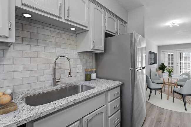 Building Photo - Beautifully Renovated Townhouse Near Downtown Clayton