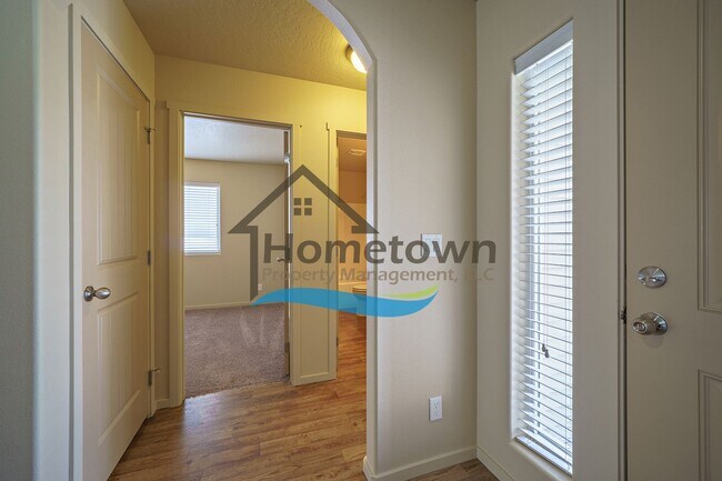 Building Photo - 3 Bedroom 2 Bathroom Home with Attached 2 ...