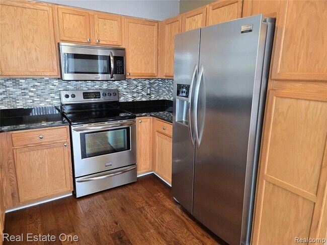 Building Photo - 1716 Deepwood Cir