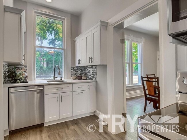 Building Photo - Fully remodeled 2  bed + office, main floo...