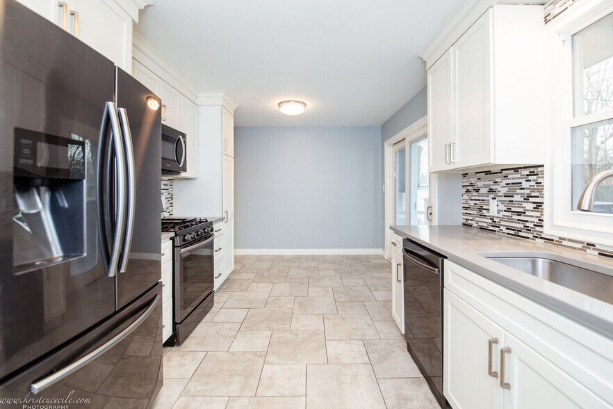 Building Photo - 123 Haines Ave