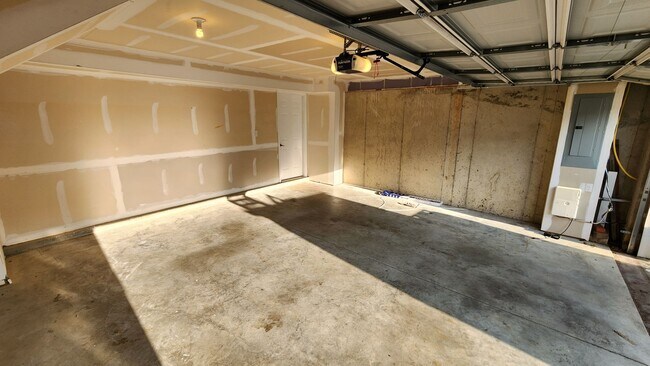 Building Photo - Spacious, Large, Luxury Hockessin, Delaware Townhome