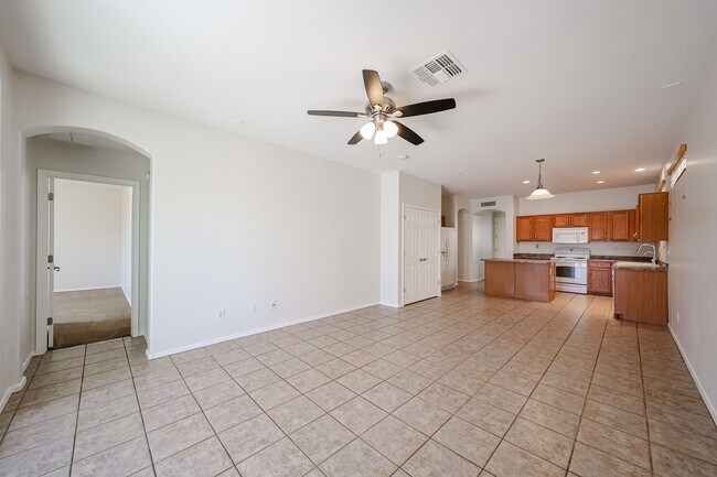 Building Photo - Charming 4 Bed 2 bath 2 Car Garage Home in...