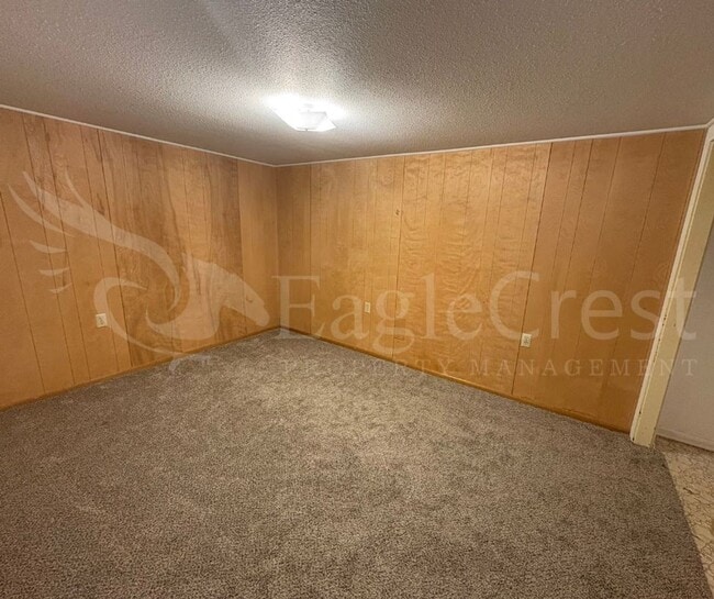 Building Photo - Three Bedroom, Two Bathroom House plus bon...