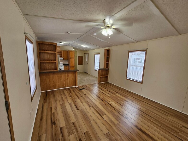 Building Photo - 47 Noble Ln