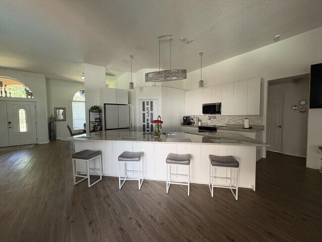 Building Photo - Spacious 4-Bedroom Oasis with 3 Full Baths in the Beautiful Community of Indian Lakes in St. Clou...