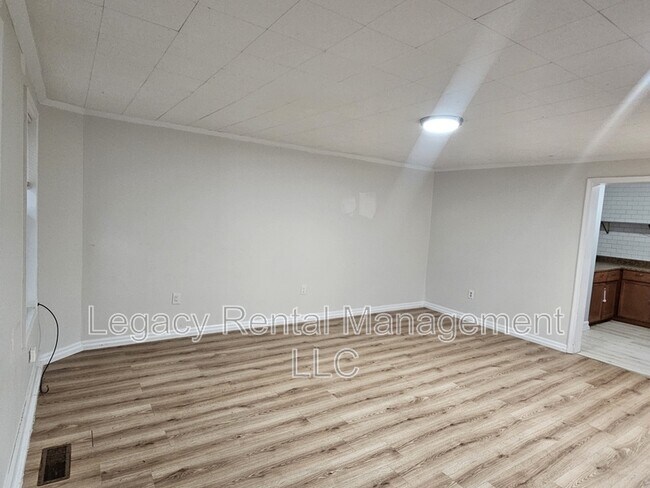 Building Photo - 2303 Old Berwick Rd