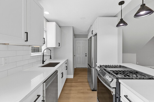 Building Photo - 12223 Kingslake Forest Dr
