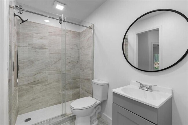 Building Photo - 350 Wembley Cir