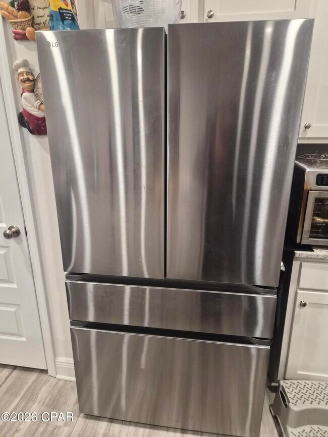 Building Photo - 460 Melrose Wy