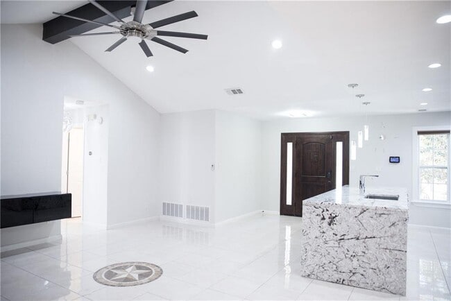 Building Photo - 202 Spring Garden Dr