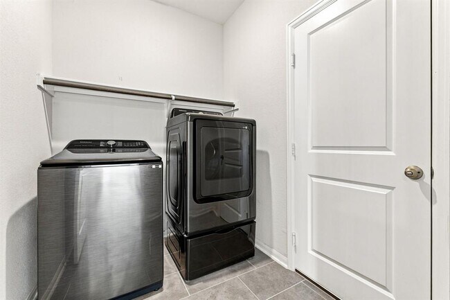 Building Photo - 658 Cherrystone Loop