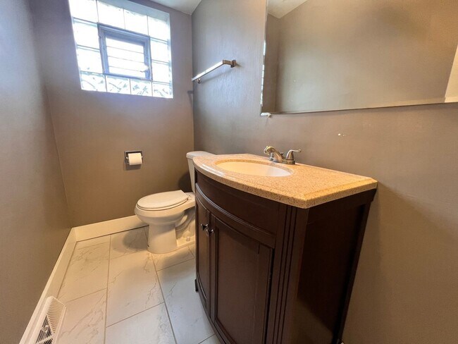 Building Photo - 16W671 56th St